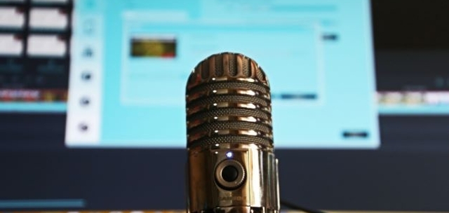 Microphone in front of a computer to record virtual conversations